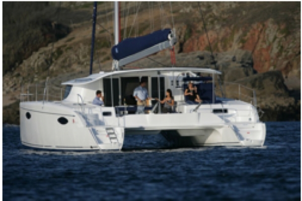 Bareboat Catamaran Fountaine Pajot Orana 44
