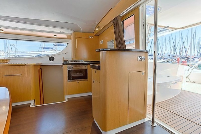 Bareboat Catamaran Fountaine Pajot Orana 44 photo 4