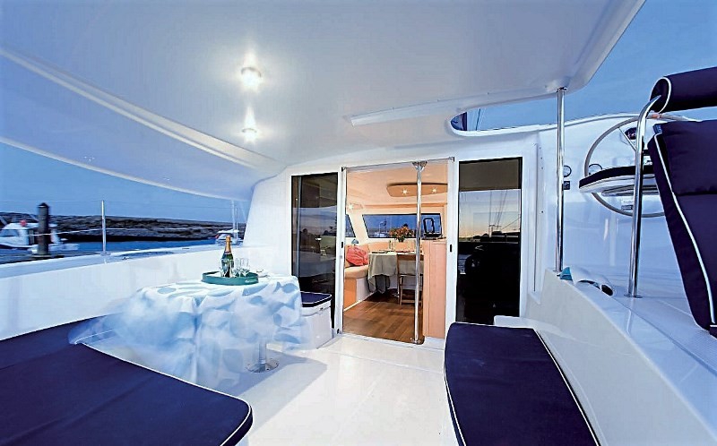 Bareboat Catamaran Fountaine Pajot Orana 44 photo 7