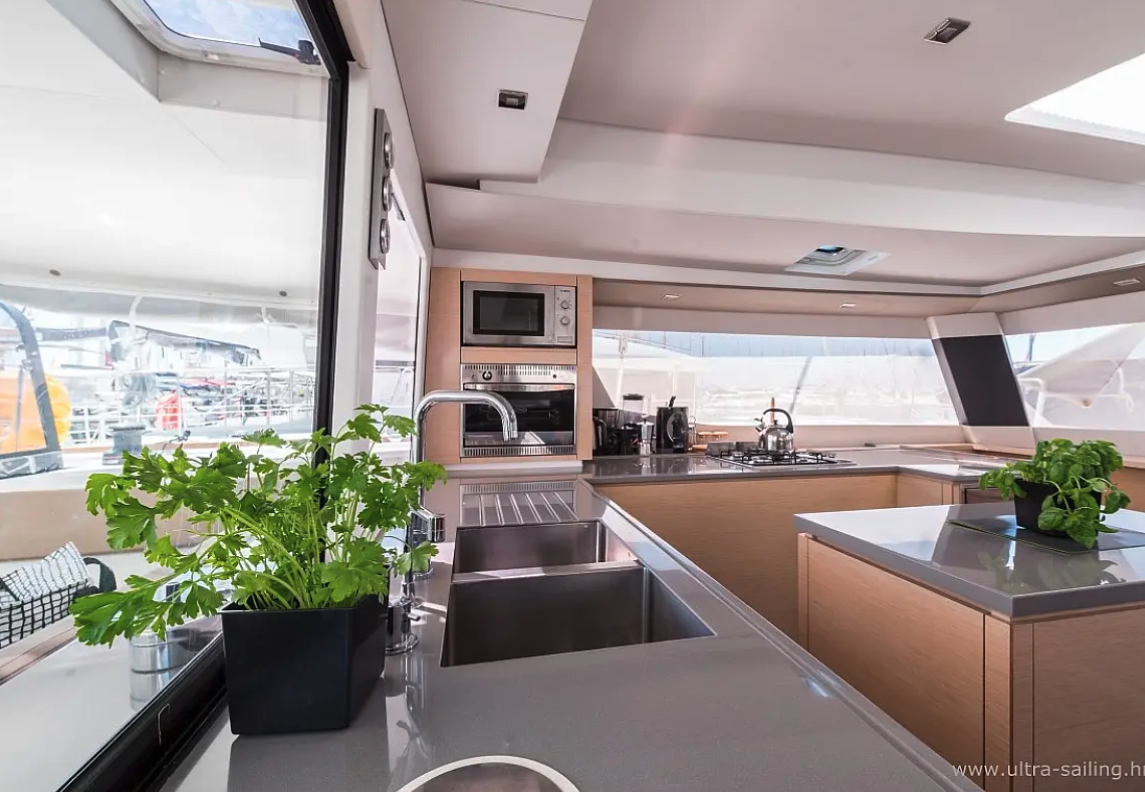 Bareboat Catamaran SABA 50 photo 3