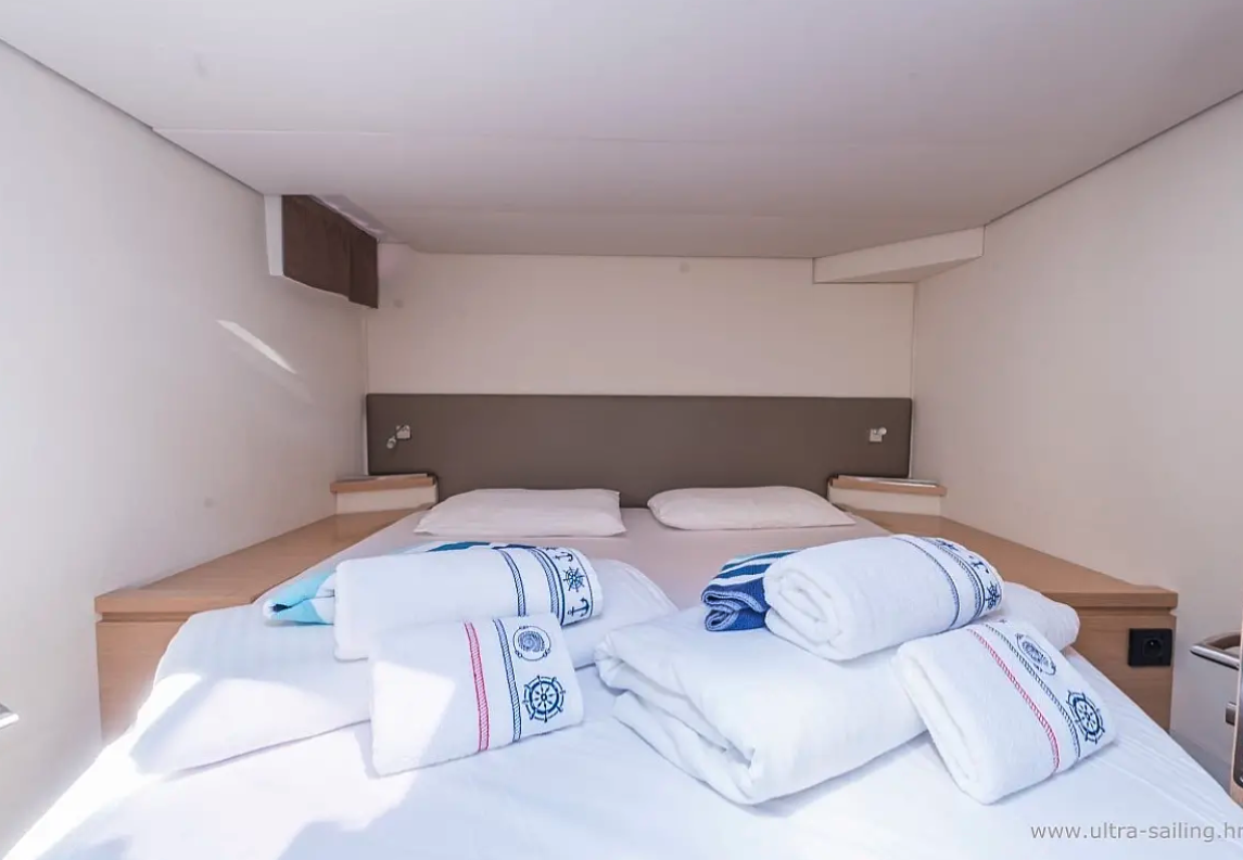 Bareboat Catamaran SABA 50 photo 4