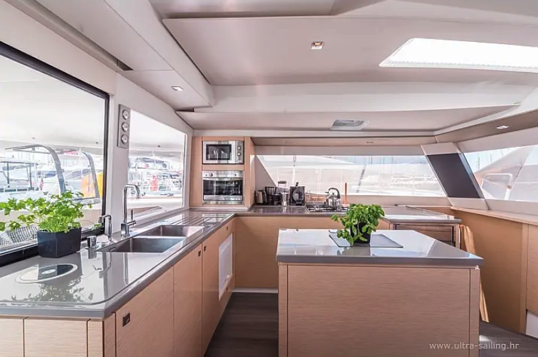 Bareboat Catamaran SABA 50 photo 5