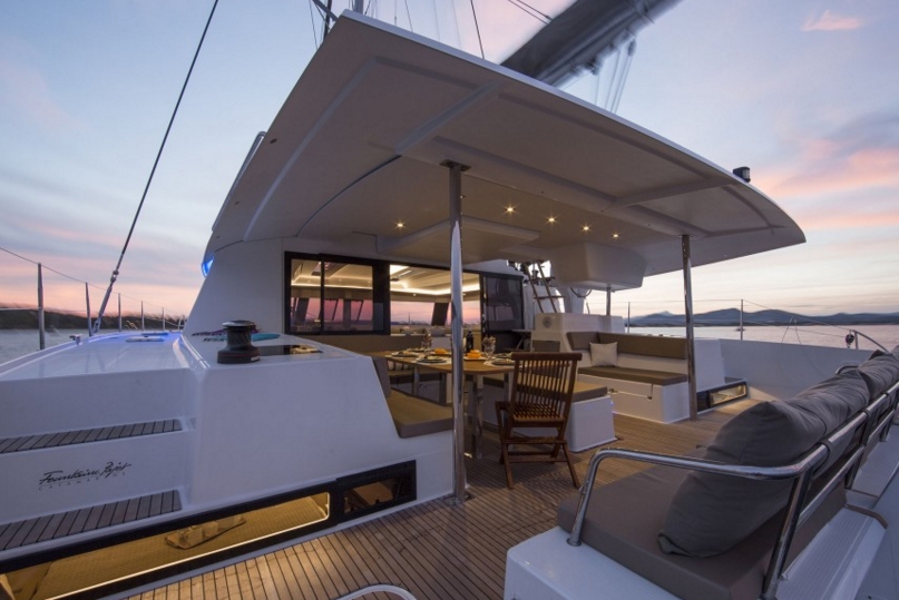 Bareboat Catamaran Fountaine Pajot Saba 50 photo 6