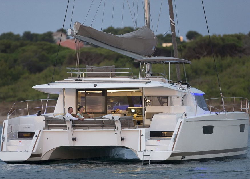 Bareboat Catamaran Fountaine Pajot Saba 50 photo 3