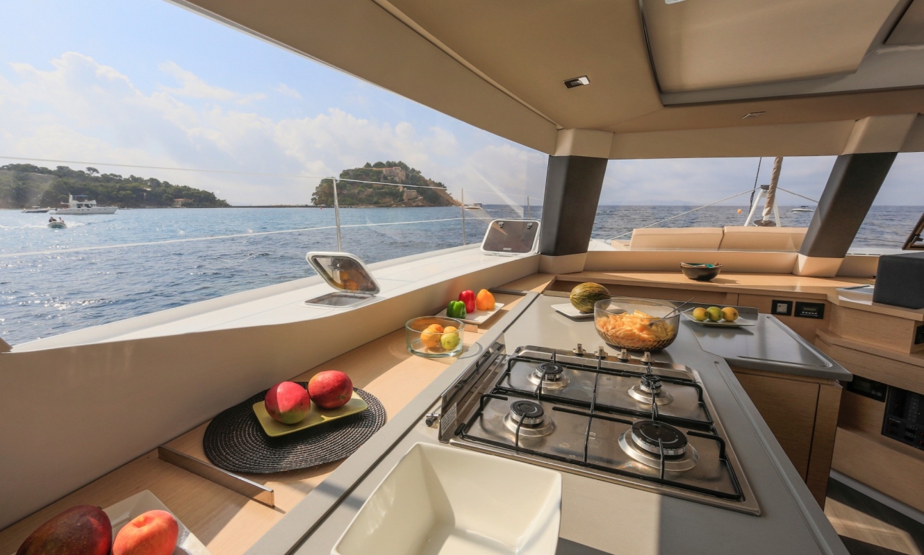 Bareboat Catamaran Fountaine Pajot Saba 50 photo 6