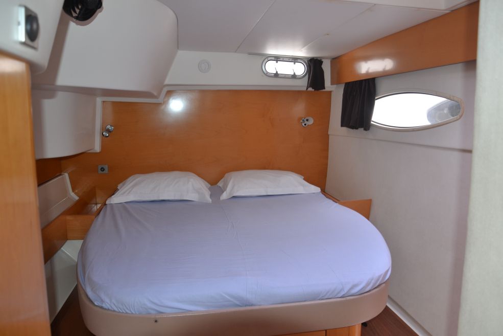 Bareboat Catamaran Fountaine Pajot Salina 48 photo 8