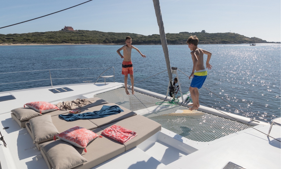 Bareboat Catamaran Fountaine Pajot Saona 47 photo 5