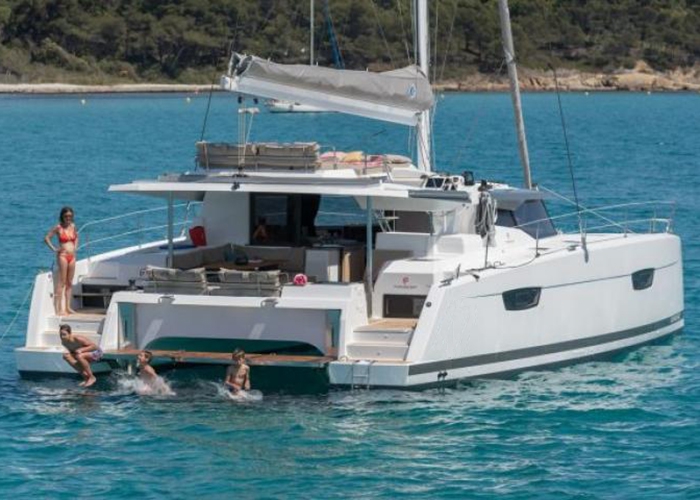 Bareboat Catamaran Fountaine Pajot Saona 47 photo 4