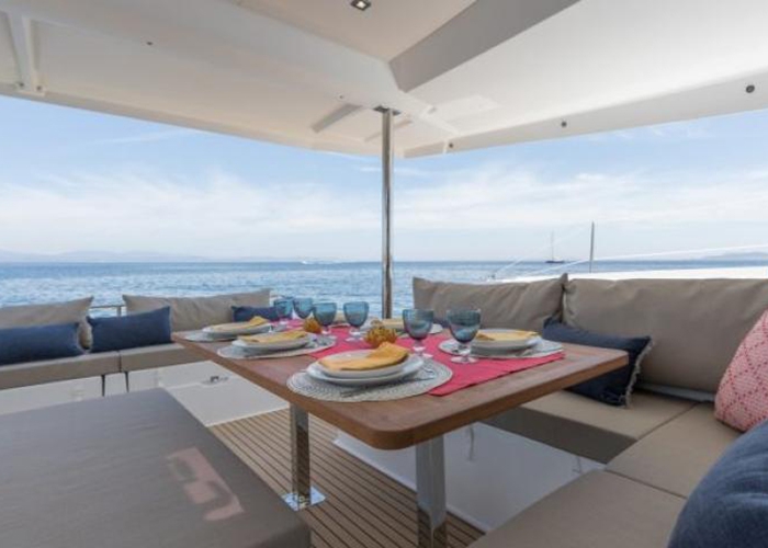 Bareboat Catamaran Fountaine Pajot Saona 47 photo 7