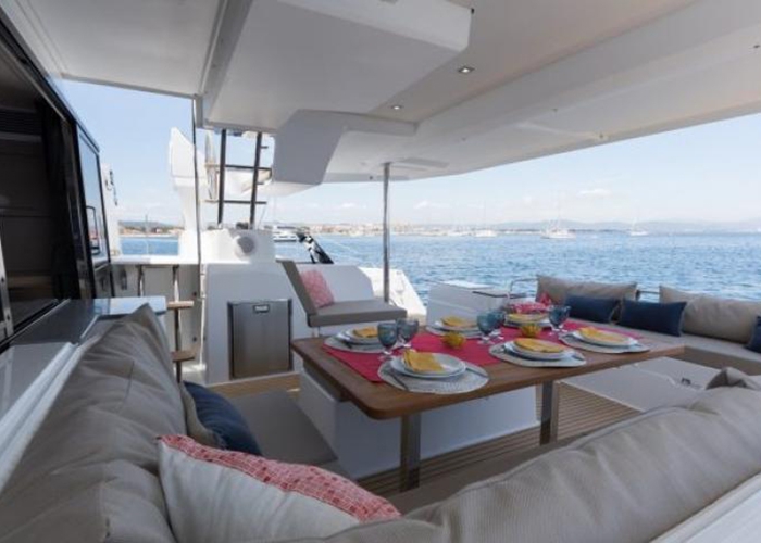 Bareboat Catamaran Fountaine Pajot Saona 47 photo 8