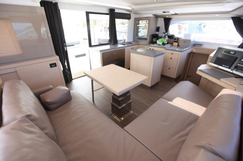 Bareboat Catamaran Fountaine Pajot Saona 47 photo 8