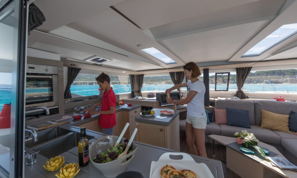Bareboat Catamaran Fountaine Pajot Saona 47 photo 6