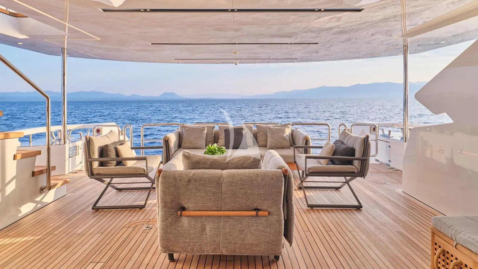 Luxury Crewed Motor Yacht FOUR JOYS photo 7