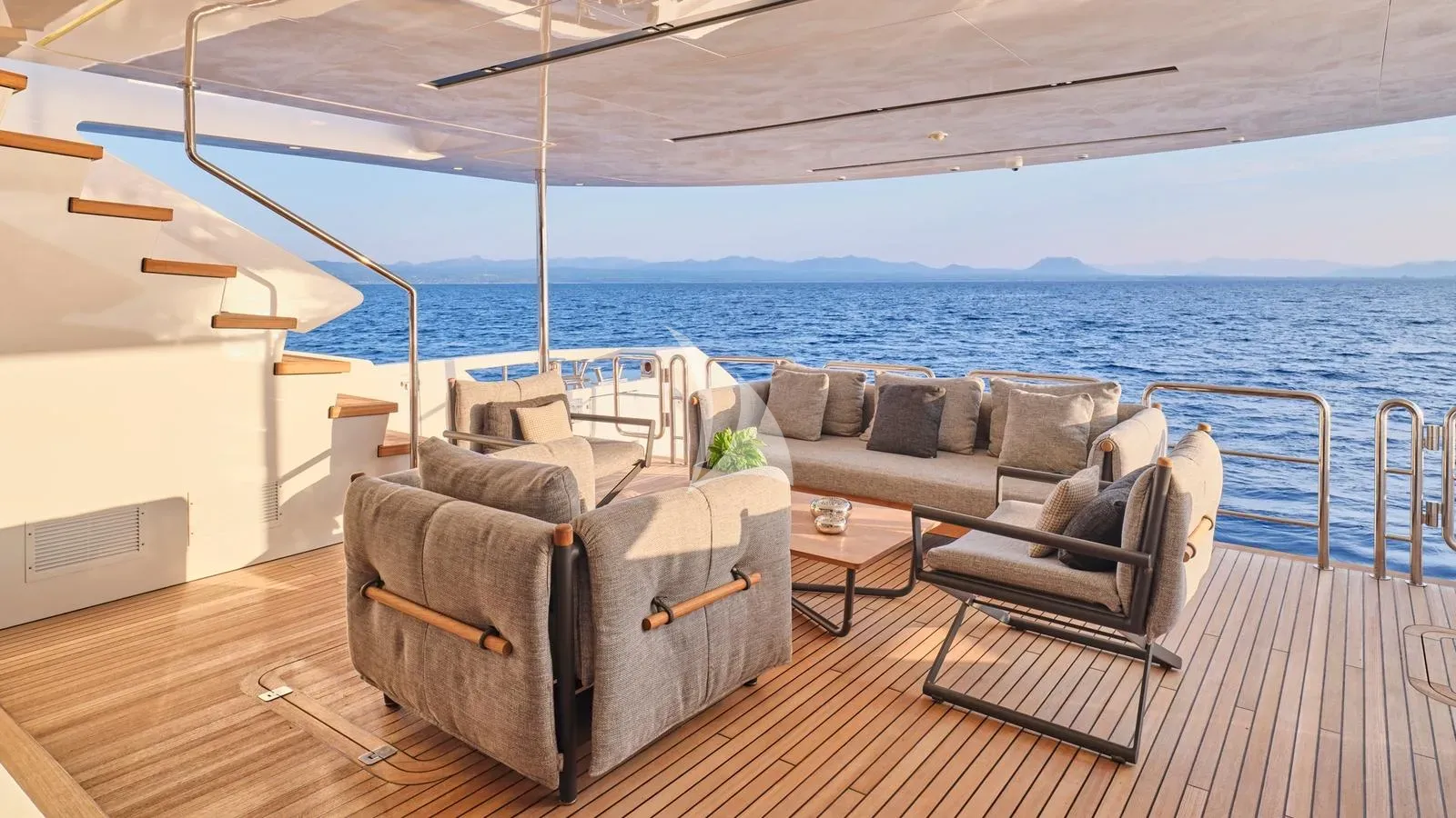 Luxury Crewed Motor Yacht FOUR JOYS photo 8