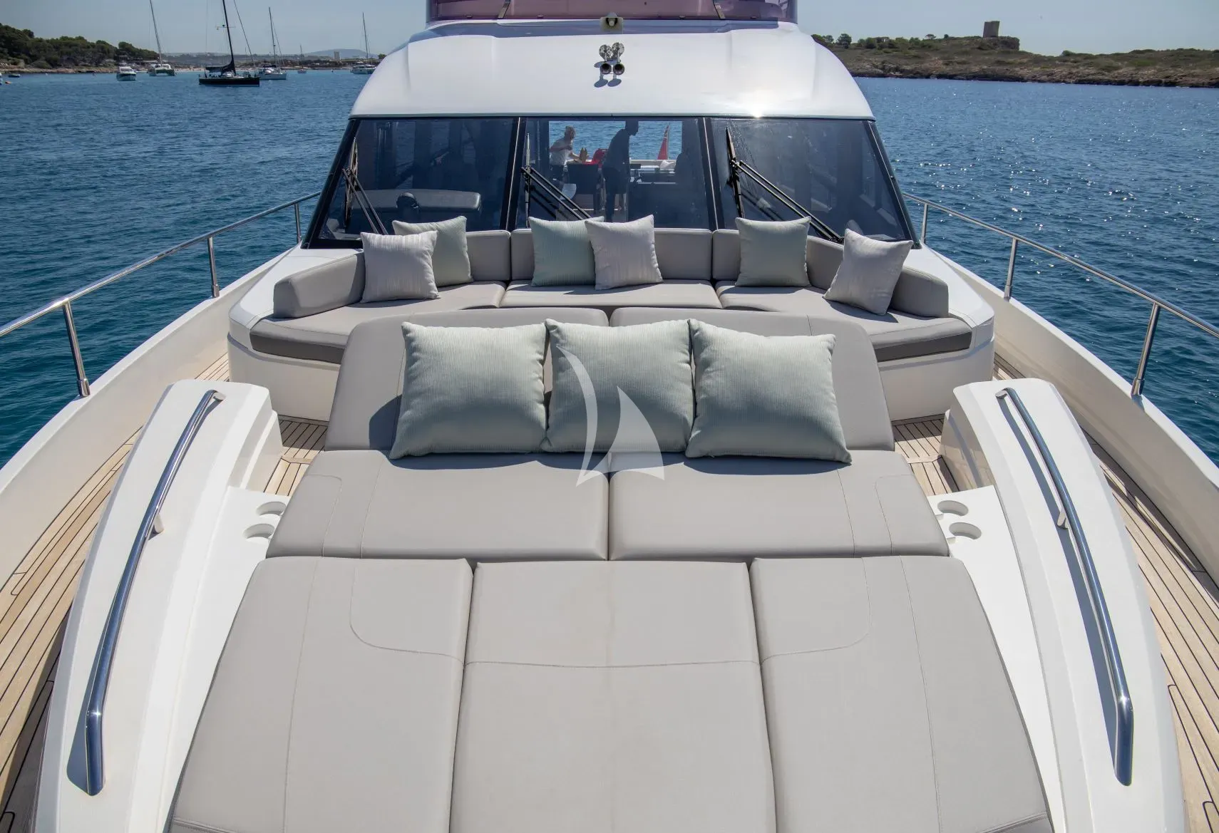 Crewed Motor Yacht FREE SOUL photo 7