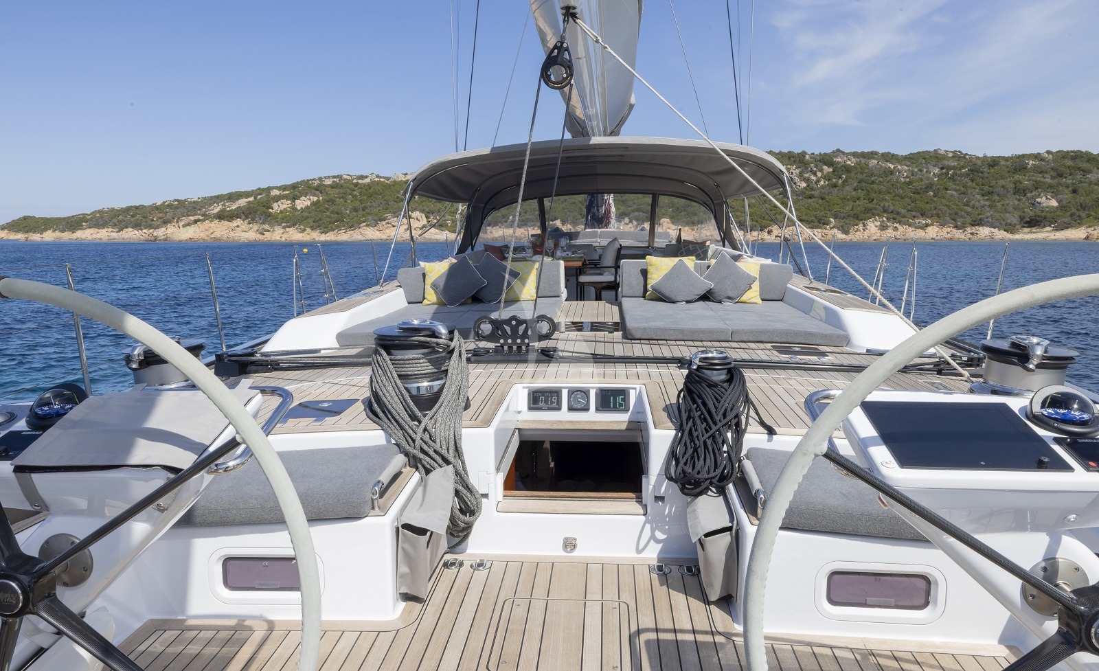 Luxury Crewed Sailing Yacht FREEBIRD photo 4