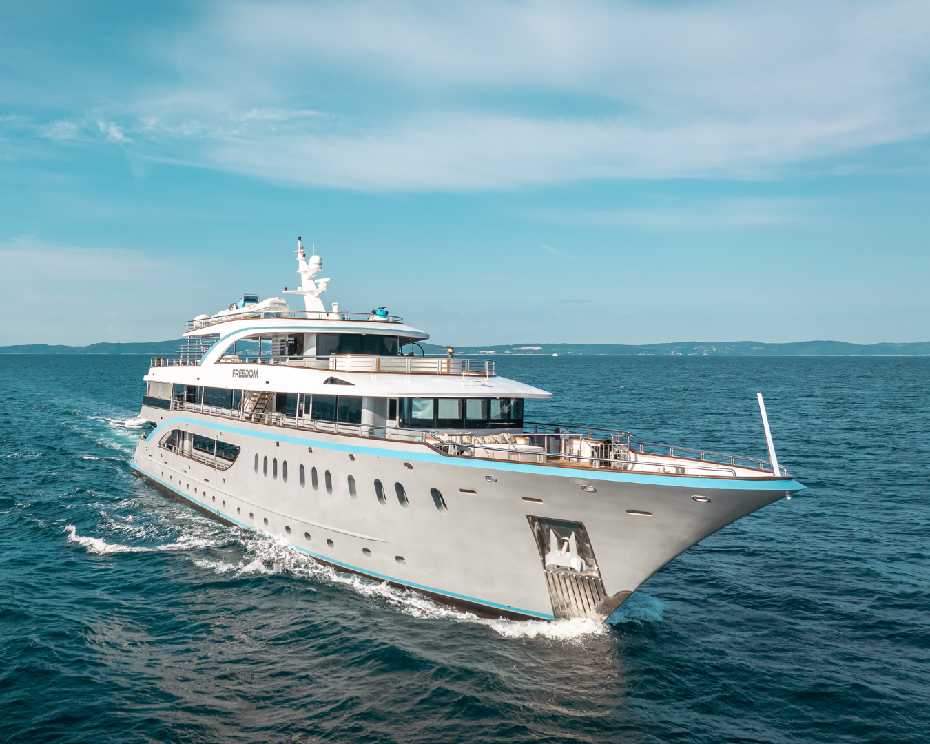 Luxury Crewed Motor Yacht FREEDOM photo 3