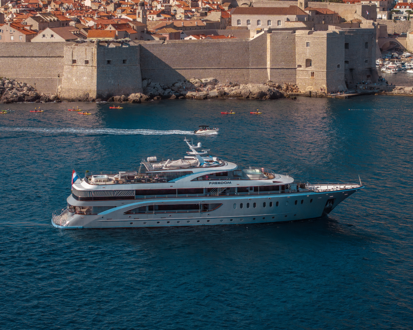 Luxury Crewed Motor Yacht FREEDOM photo 6