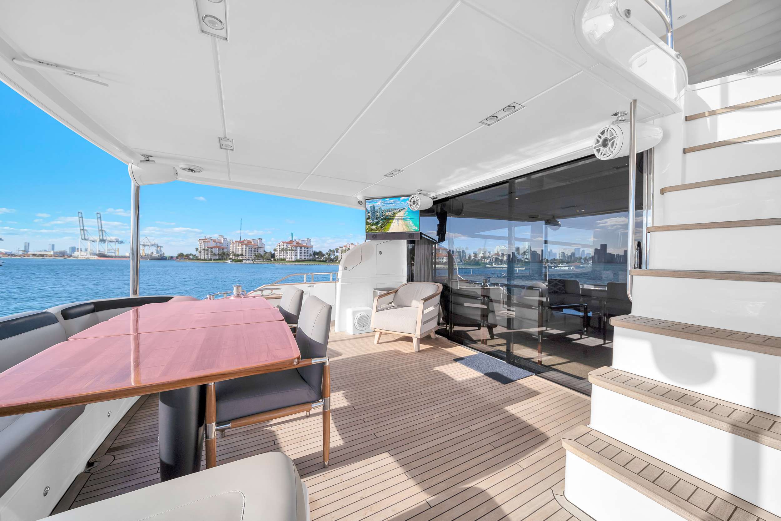 Luxury Crewed Motor Yacht FREEDOM photo 7