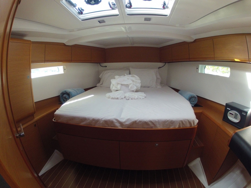 Bareboat Sailing Yacht FRENCH MAID photo 3