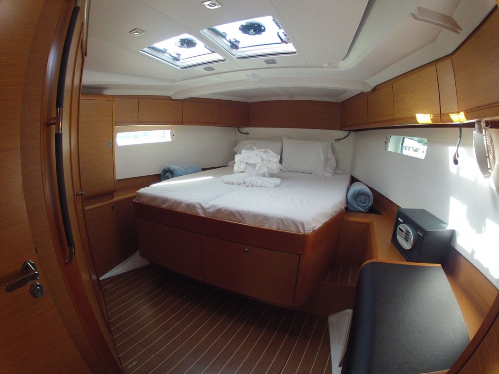 Bareboat Sailing Yacht FRENCH MAID photo 5