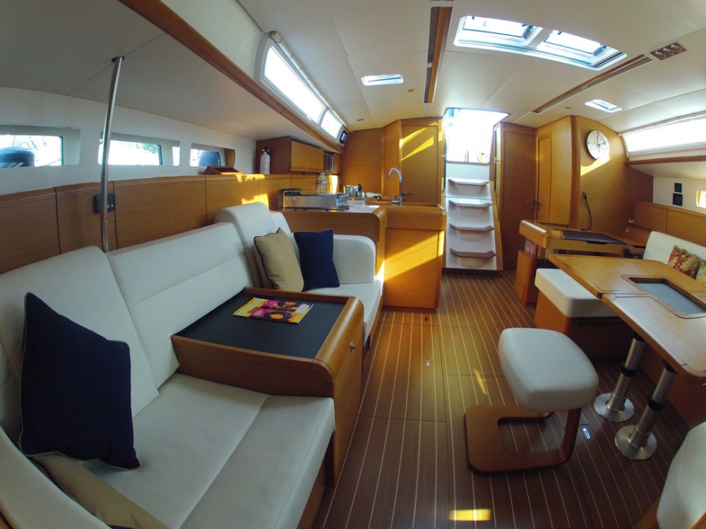 Bareboat Sailing Yacht FRENCH MAID photo 6