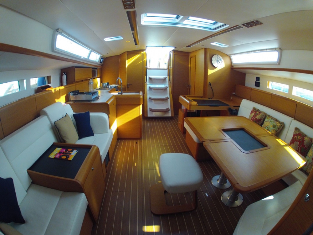 Bareboat Sailing Yacht FRENCH MAID photo 8