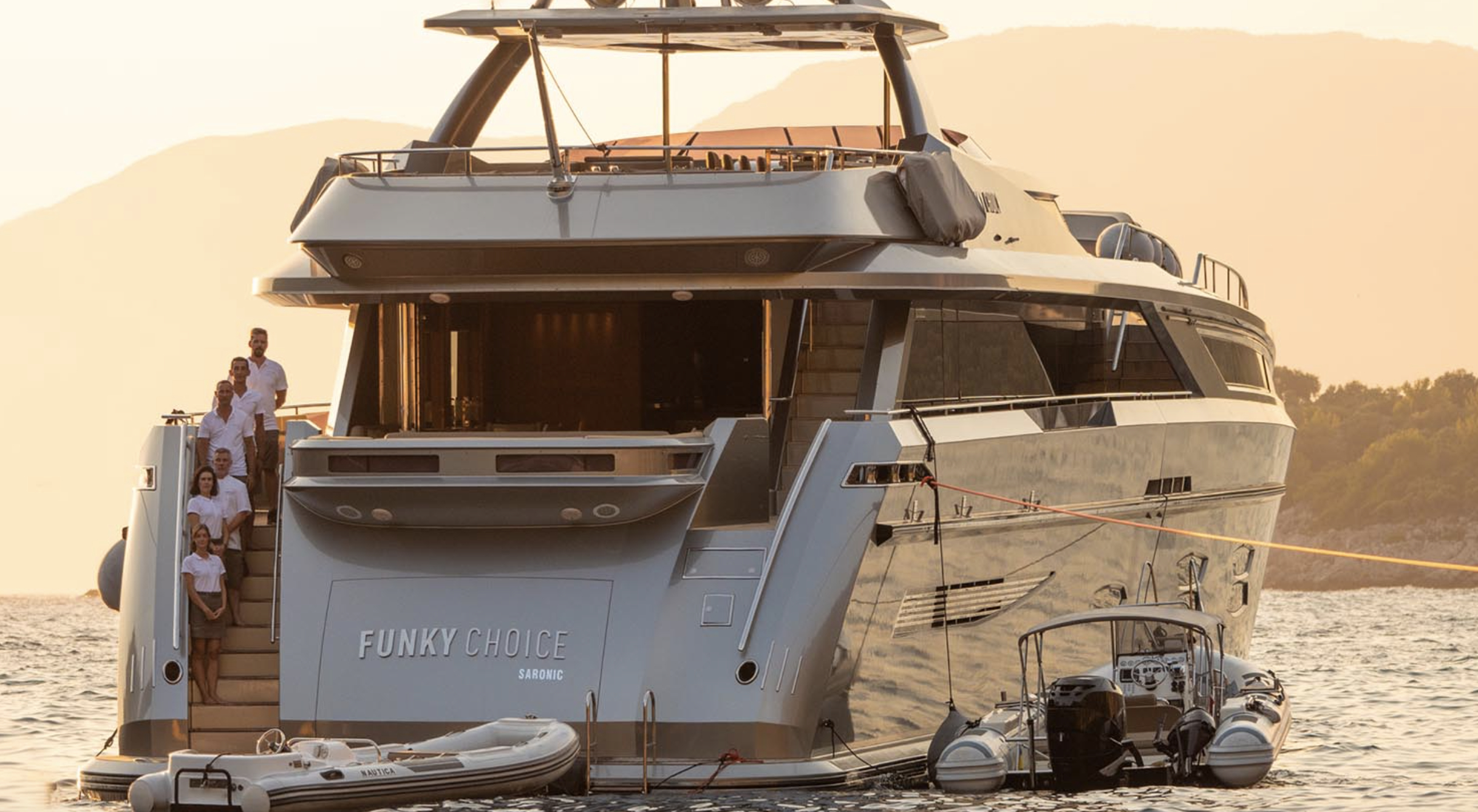 Luxury Crewed Motor Yacht FUNKY CHOICE photo 3