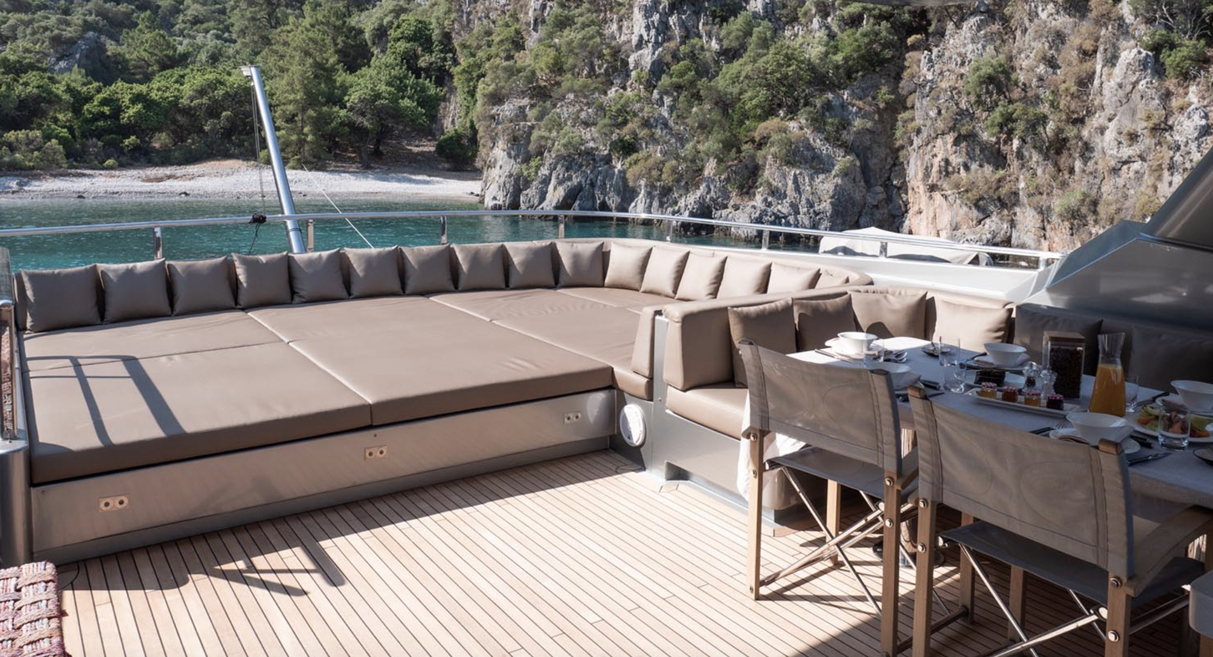 Luxury Crewed Motor Yacht FUNKY CHOICE photo 6