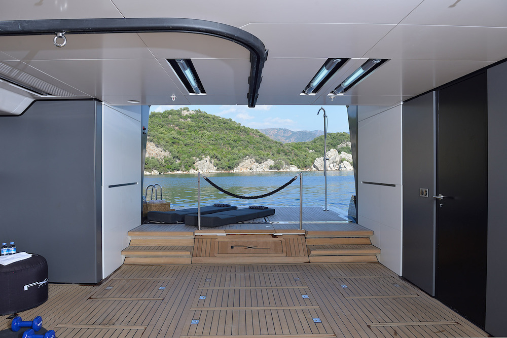 Luxury Crewed Motor Yacht FX photo 7