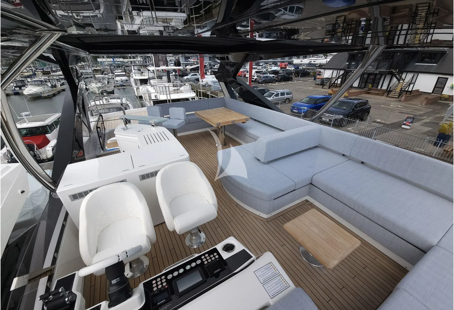 Luxury Crewed Motor Yacht G.T.U. photo 7