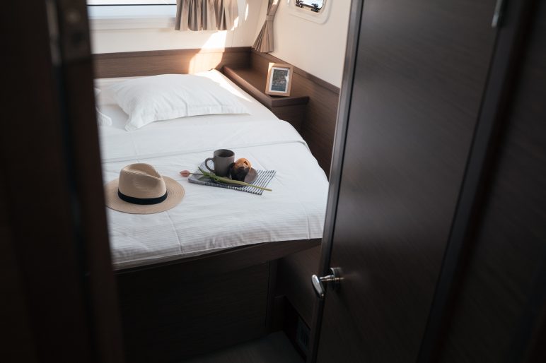 Bareboat Catamaran GALATHEA photo 8