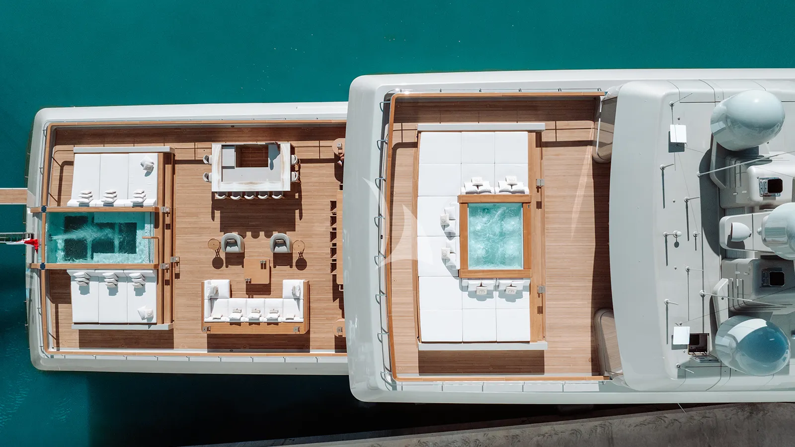 Luxury Crewed Motor Yacht GECO (BY G. ARMANI) photo 3