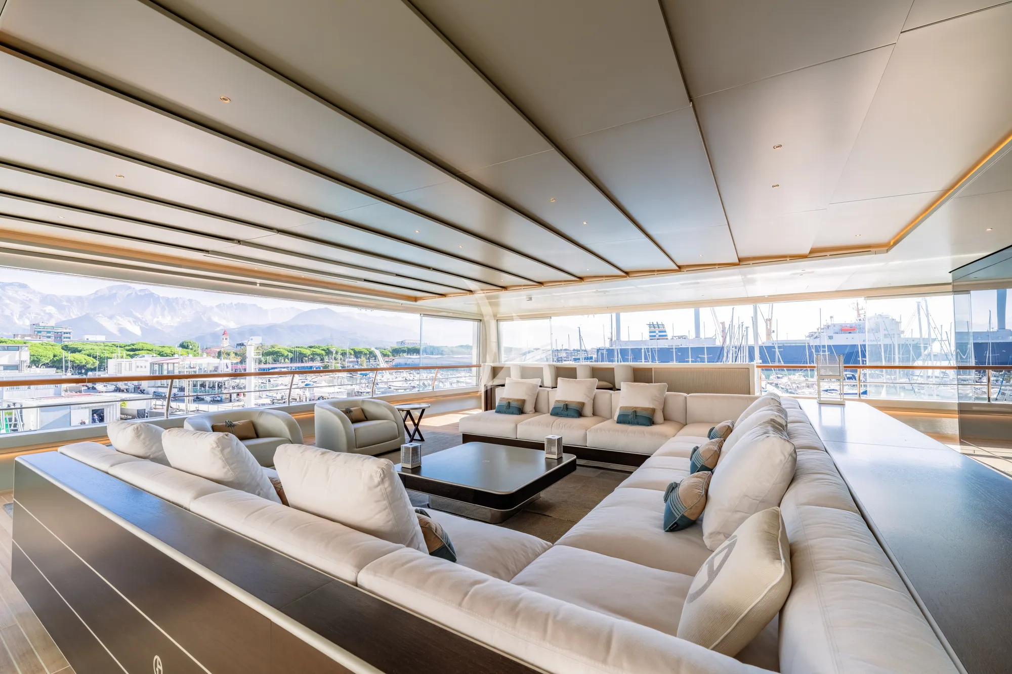 Luxury Crewed Motor Yacht GECO (BY G. ARMANI) photo 7