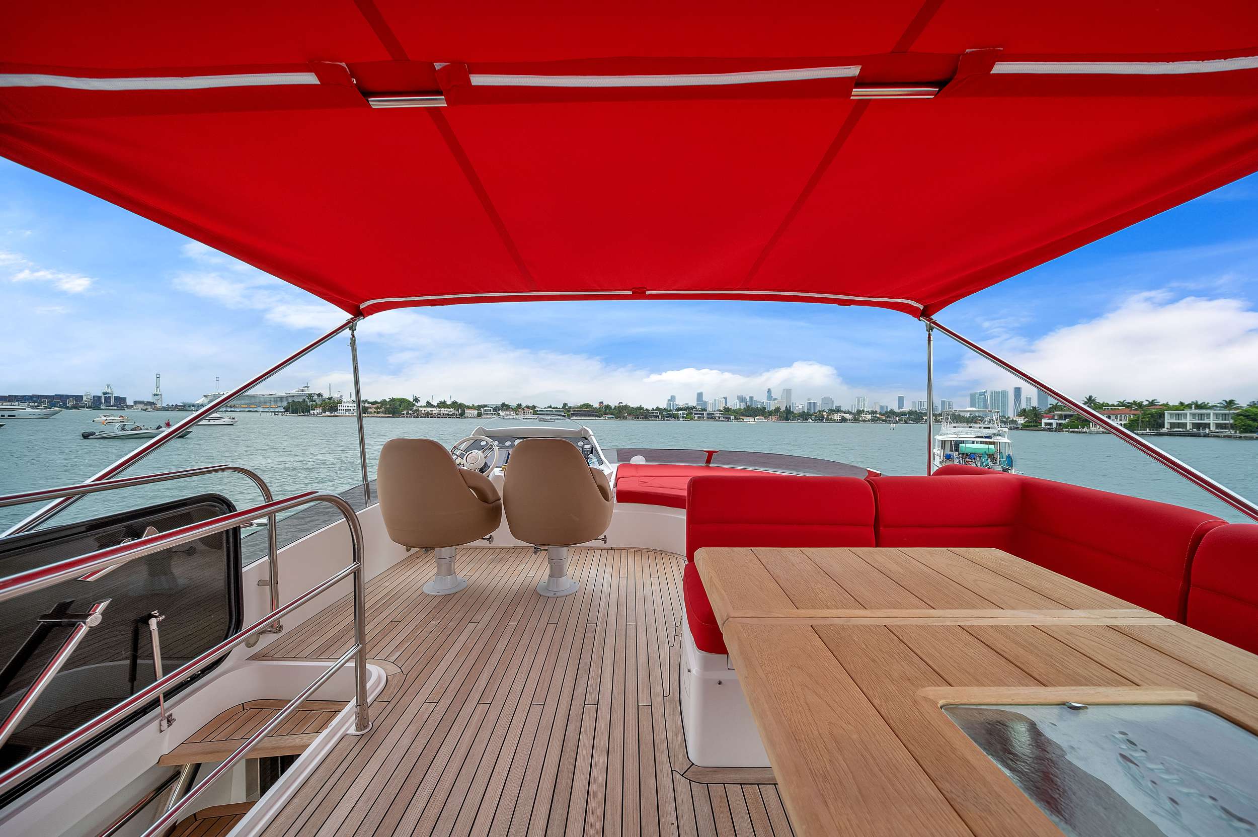 Luxury Crewed Motor Yacht GEM photo 5