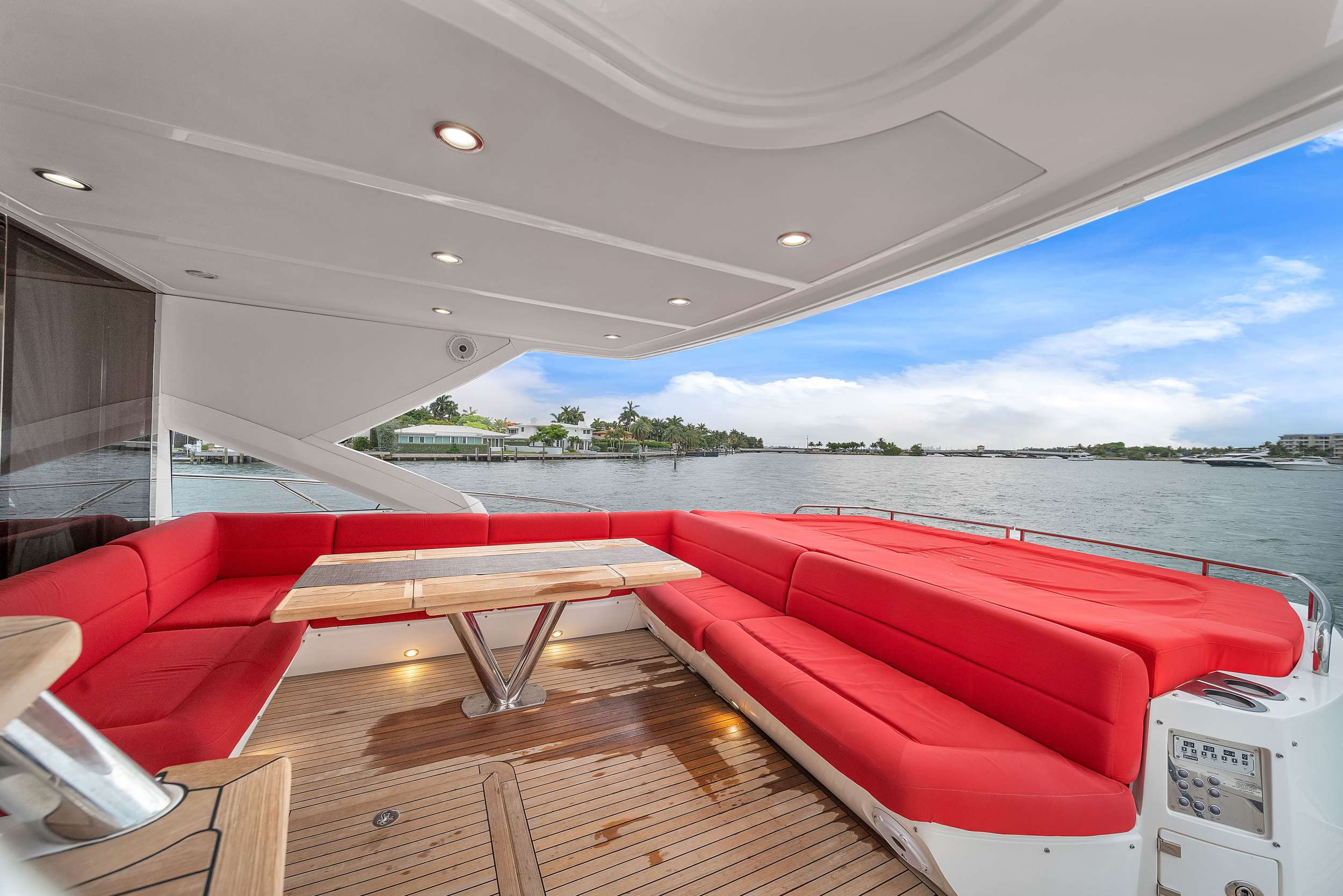 Luxury Crewed Motor Yacht GEM photo 8