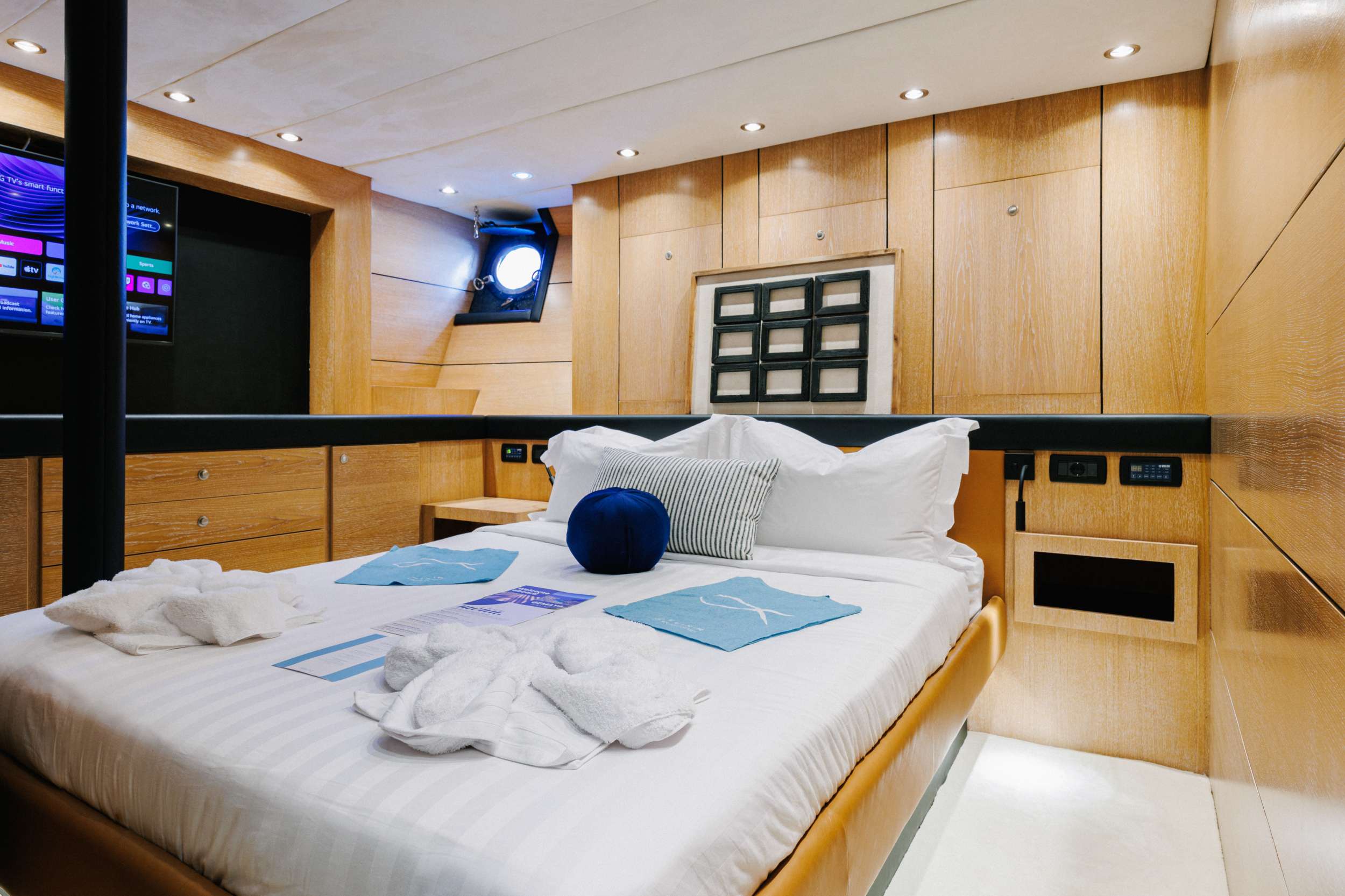 Luxury Crewed Motor Yacht GEMAYA photo 6