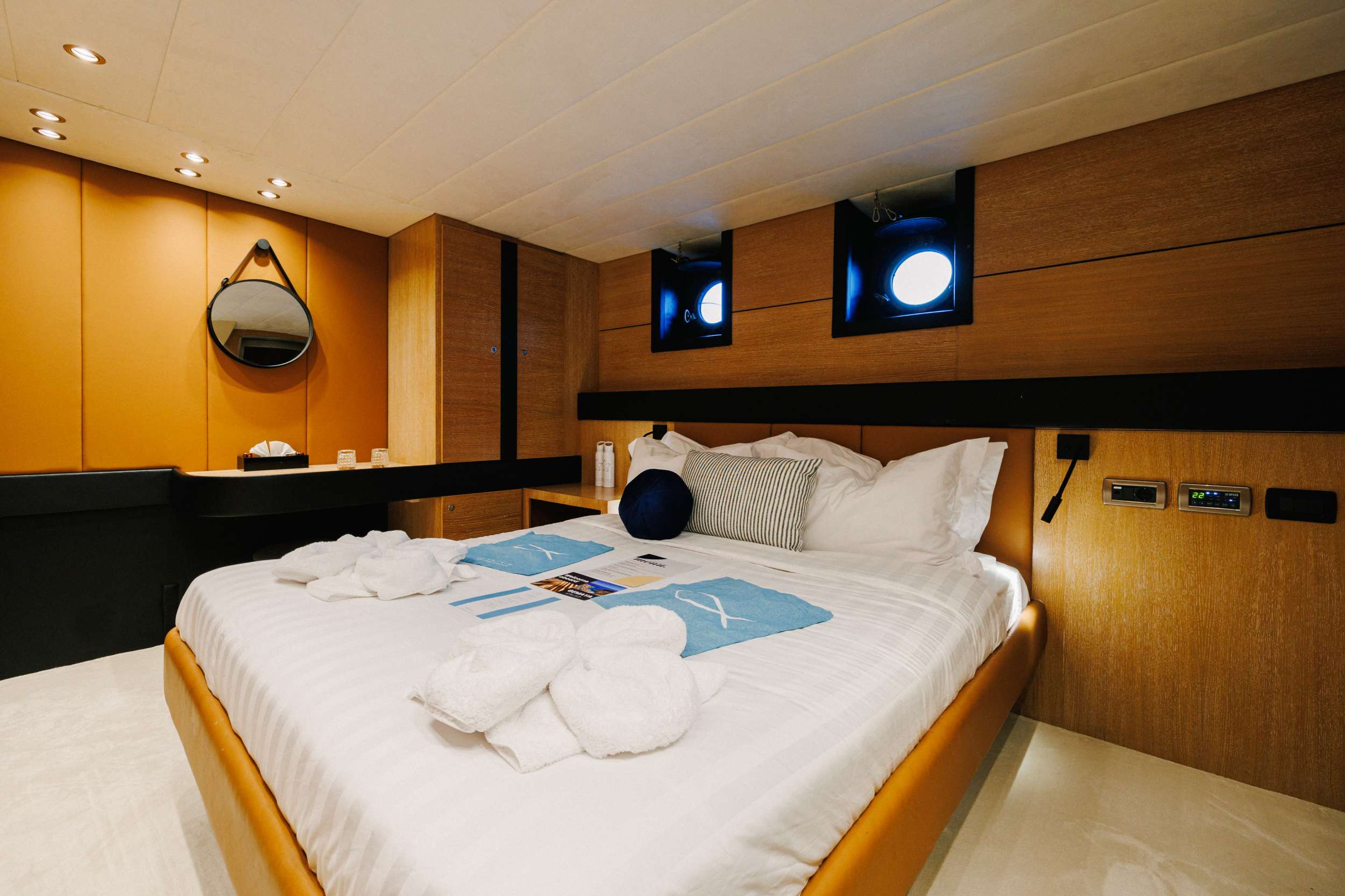 Luxury Crewed Motor Yacht GEMAYA photo 8