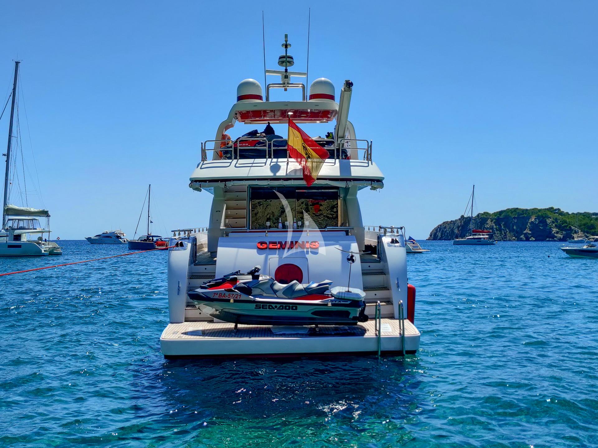 Crewed Motor Yacht GEMINIS photo 4