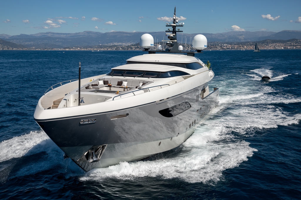 Luxury Crewed Motor Yacht GEMS II photo 3