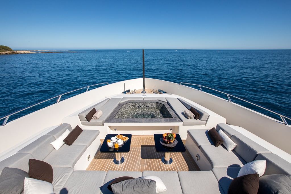 Luxury Crewed Motor Yacht GEMS II photo 5