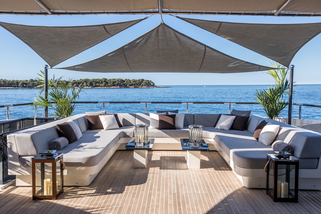 Luxury Crewed Motor Yacht GEMS II photo 6