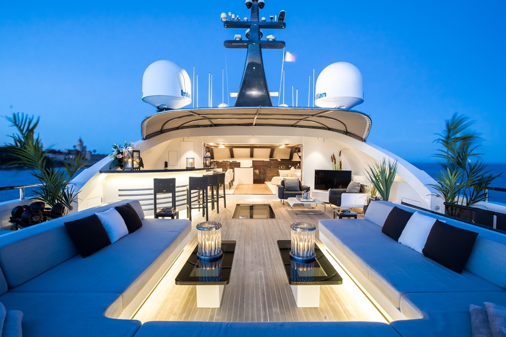 Luxury Crewed Motor Yacht GEMS II photo 7
