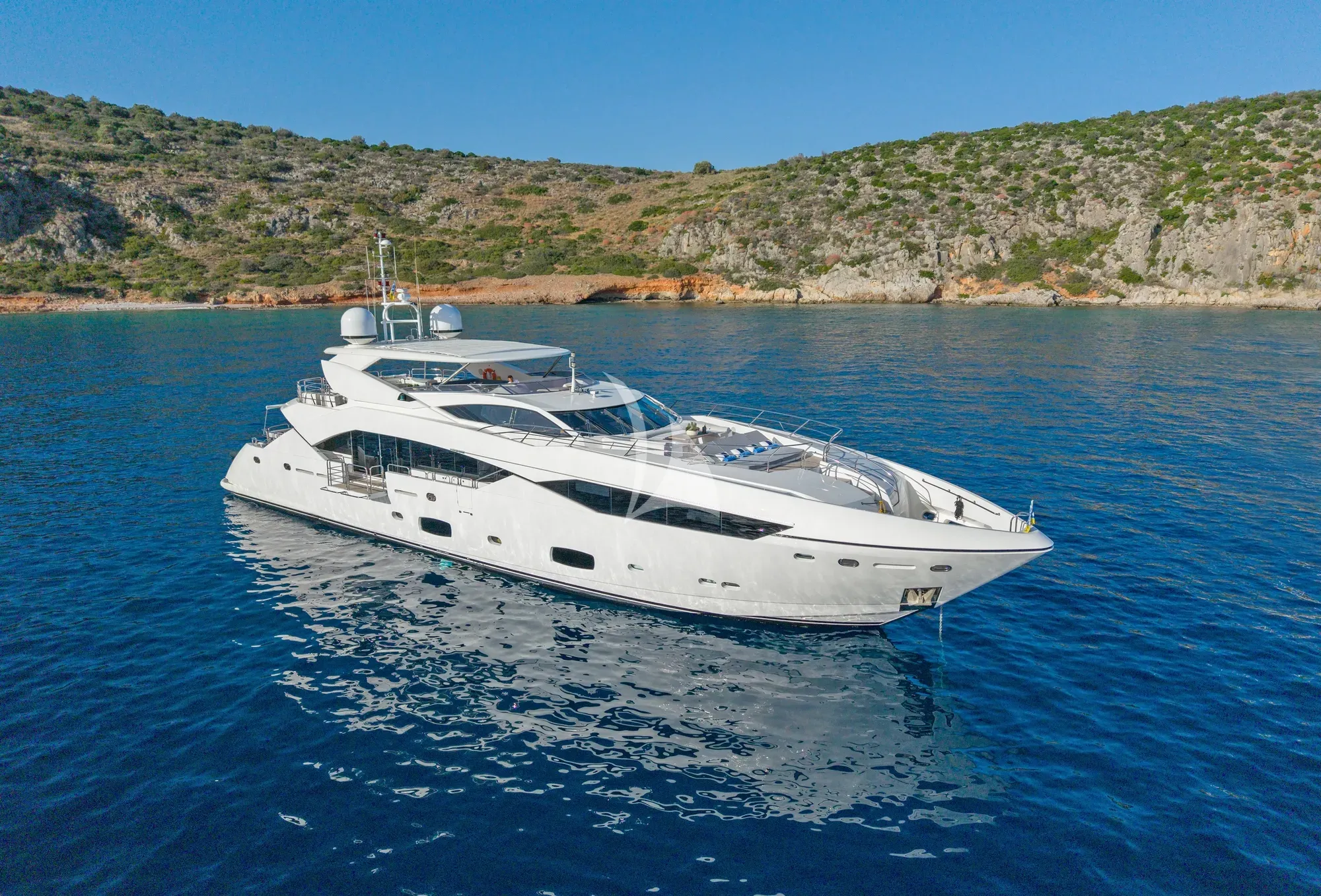 Luxury Crewed Motor Yacht GEORGE P photo 5