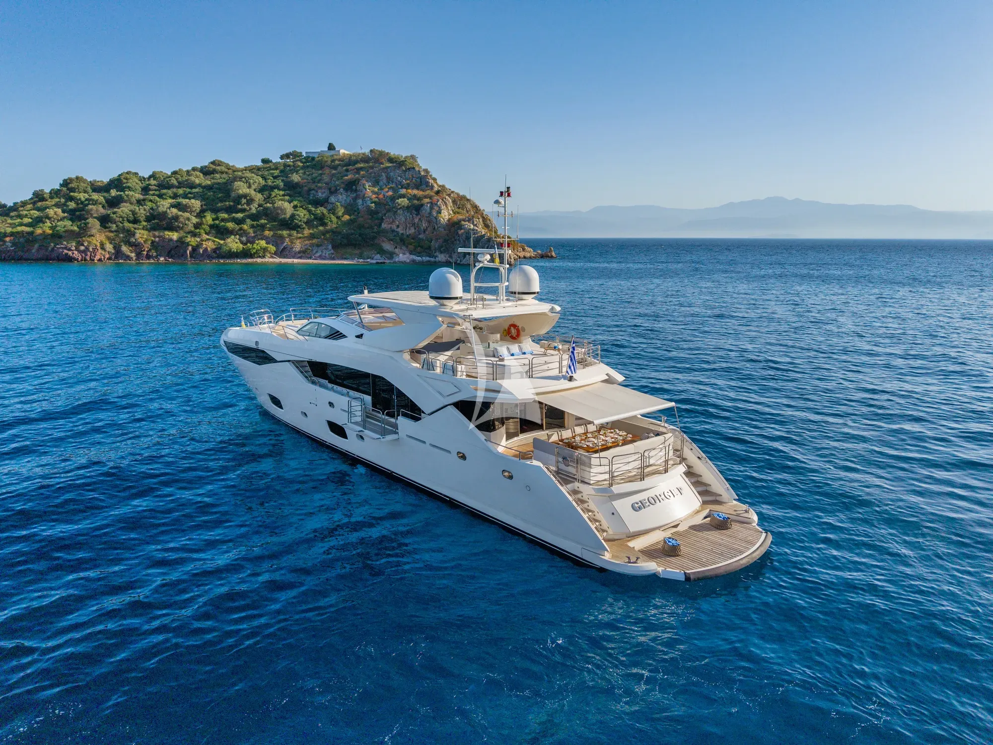 Luxury Crewed Motor Yacht GEORGE P photo 6