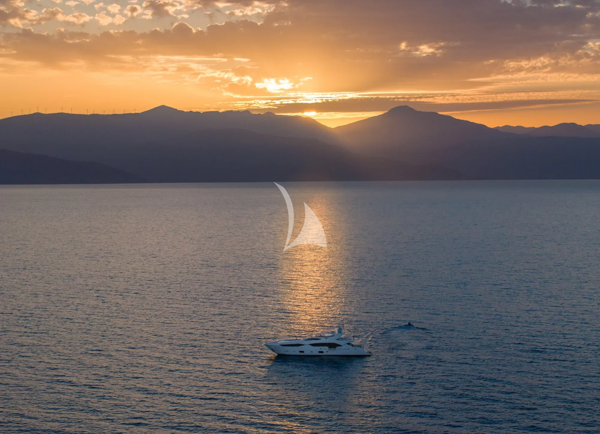 Luxury Crewed Motor Yacht GEORGE P photo 8