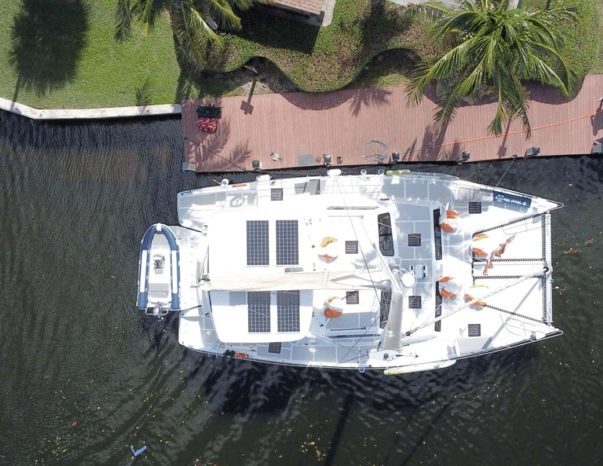 Crewed Catamaran GET ALONG photo 6