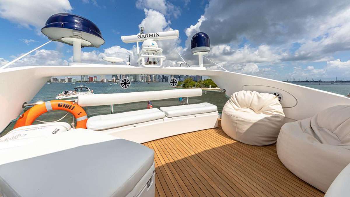 Crewed Motor Yacht GIULI photo 3