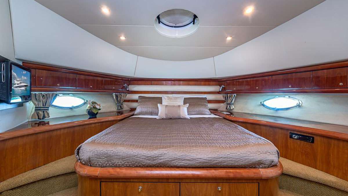Crewed Motor Yacht GIULI photo 7