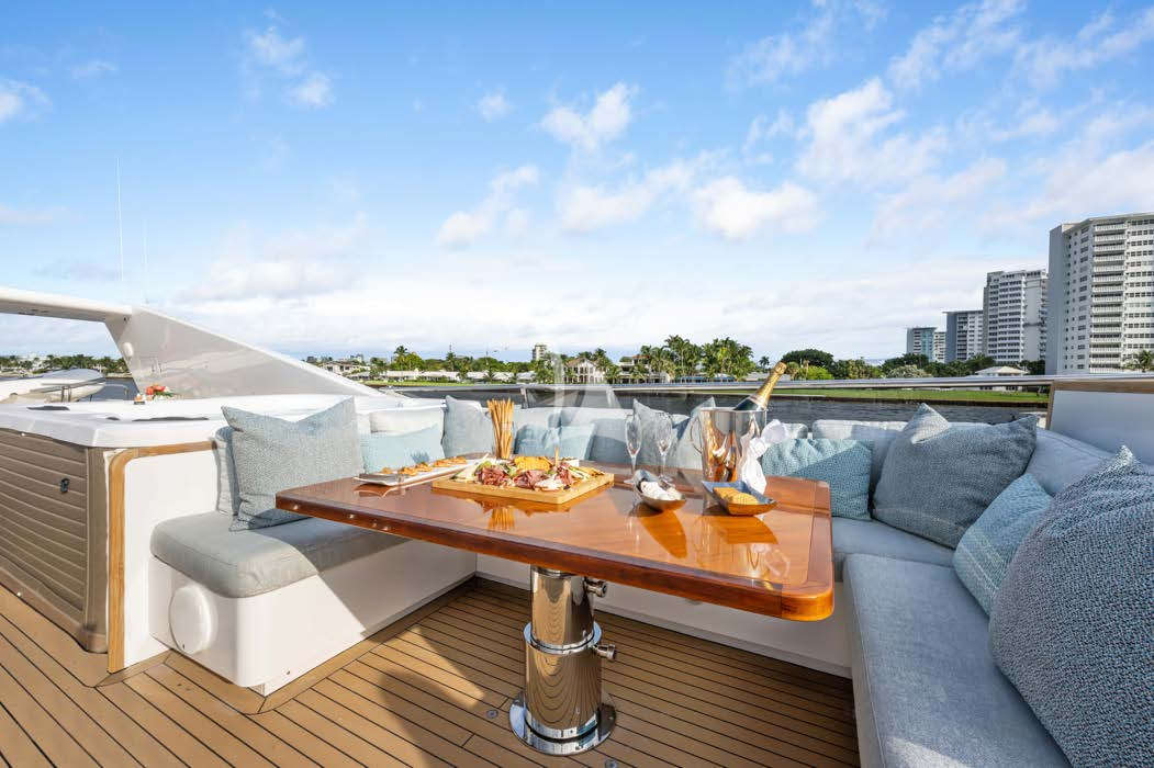 Luxury Crewed Motor Yacht GLADIUS photo 8